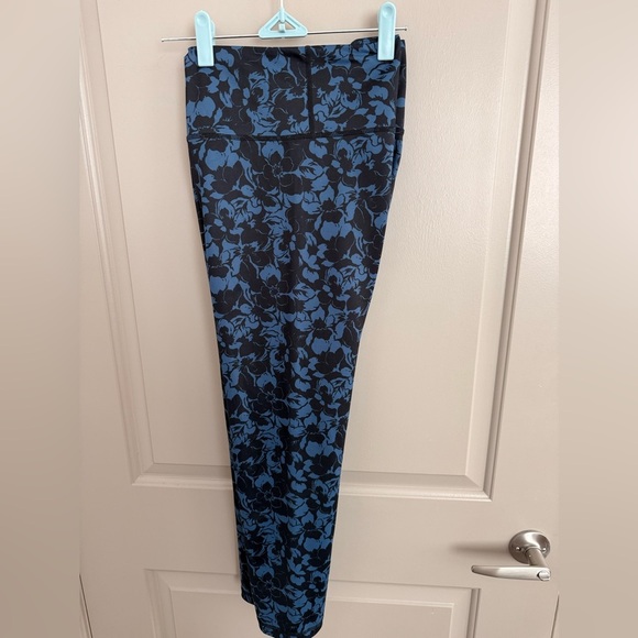 ZYIA black + blue “Light & Tight” high waist leggings Size 14-16. Capri (23-25”) - Picture 8 of 8